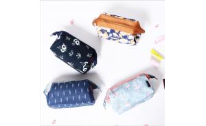Fashion Custom Small Cosmetic Pouch Waterproof Lady Makeup Bag Printing Travel Cosmetic Organizer Bag